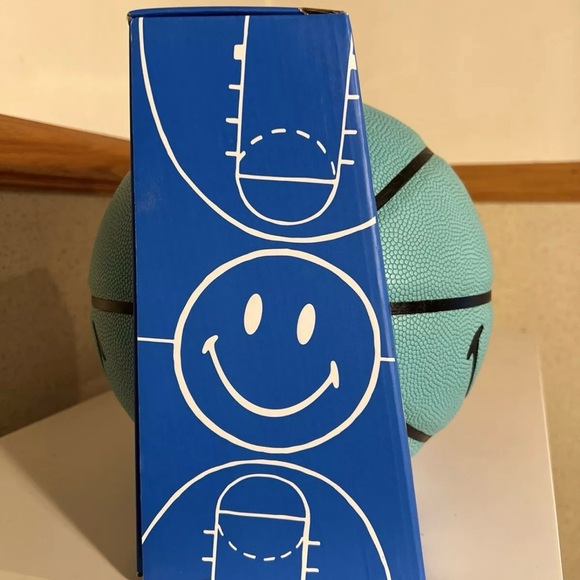 MARKET Breakfast Face Smiley Basketball NEW in BOX 2021 - Picture 3 of 4